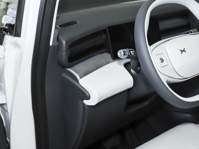 純粋な新エネルギーODM電気自動車 Xpeng X9 大空間モデル MPV EV 新車 5