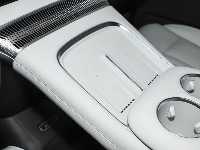 純粋な新エネルギーODM電気自動車 Xpeng X9 大空間モデル MPV EV 新車 6