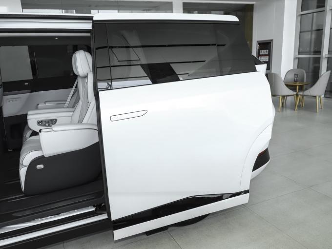 純粋な新エネルギーODM電気自動車 Xpeng X9 大空間モデル MPV EV 新車 9