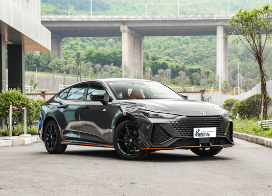 新バージョン スポーツ 138Kw 1.5T 1.5L チャンガン UNI-V 自動車 4輪燃料セダン 車