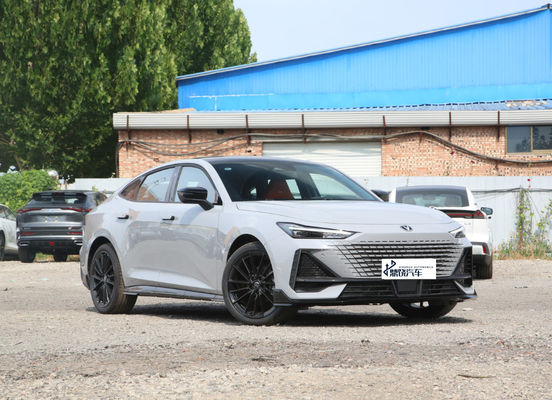 中国製 快船 チャンガン UNI-V 自動車 ターボ 中国製 格安なセダン ガソリン 新車 販売中
